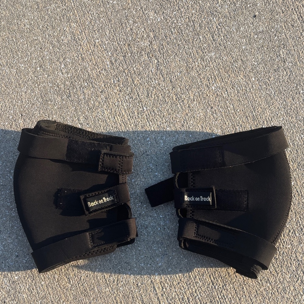 Back on track hock boots